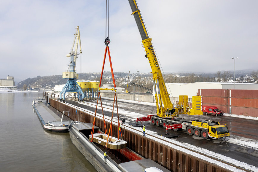 Heavyweight loading begins – two new cranes for Flossdorf